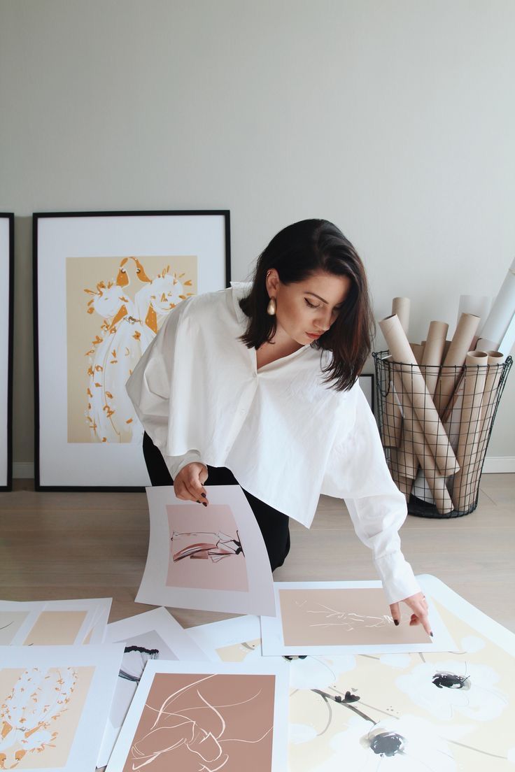 Gruppe von Menschen, die im Kreis sitzen